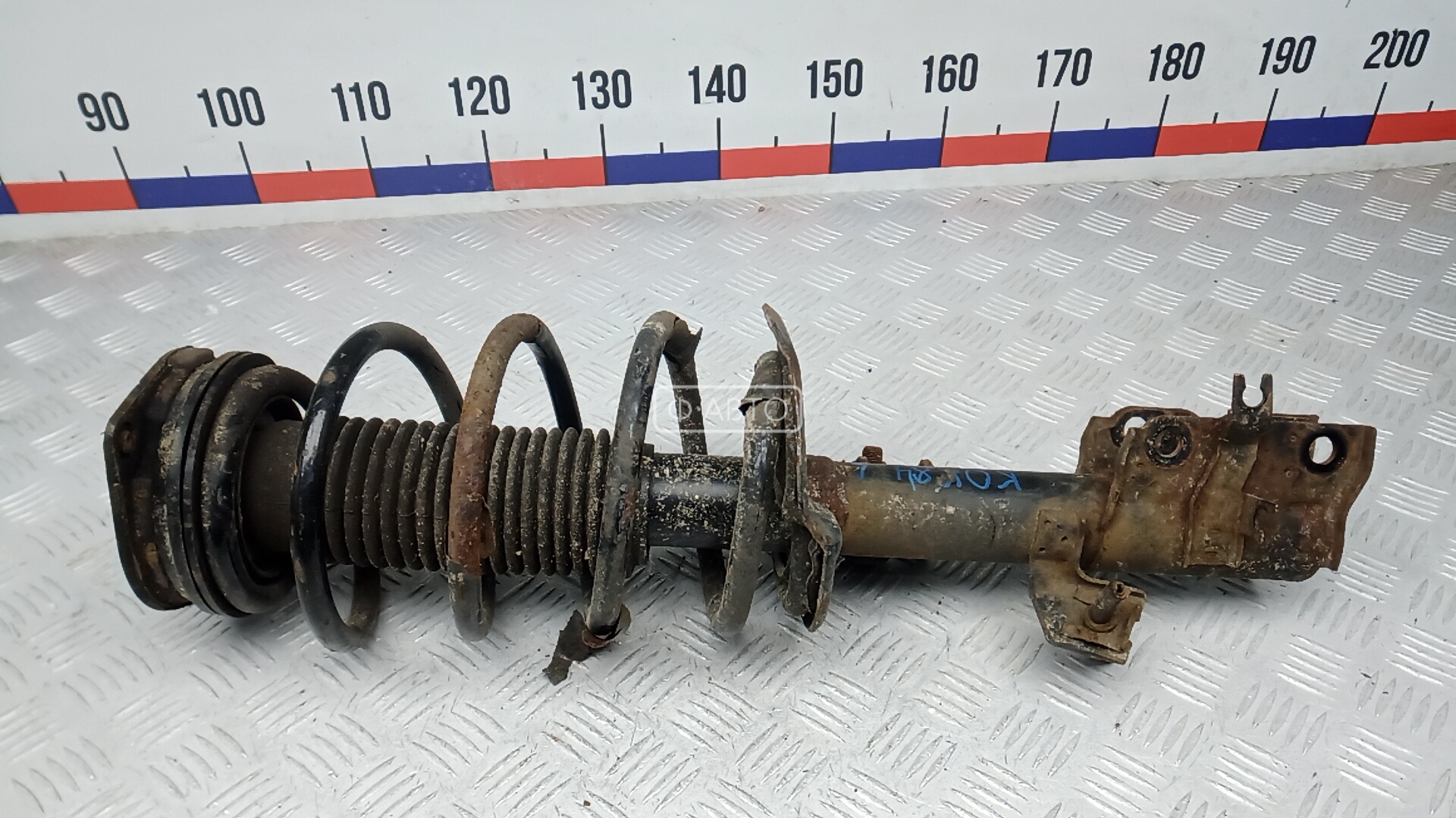 Стойка передняя левая