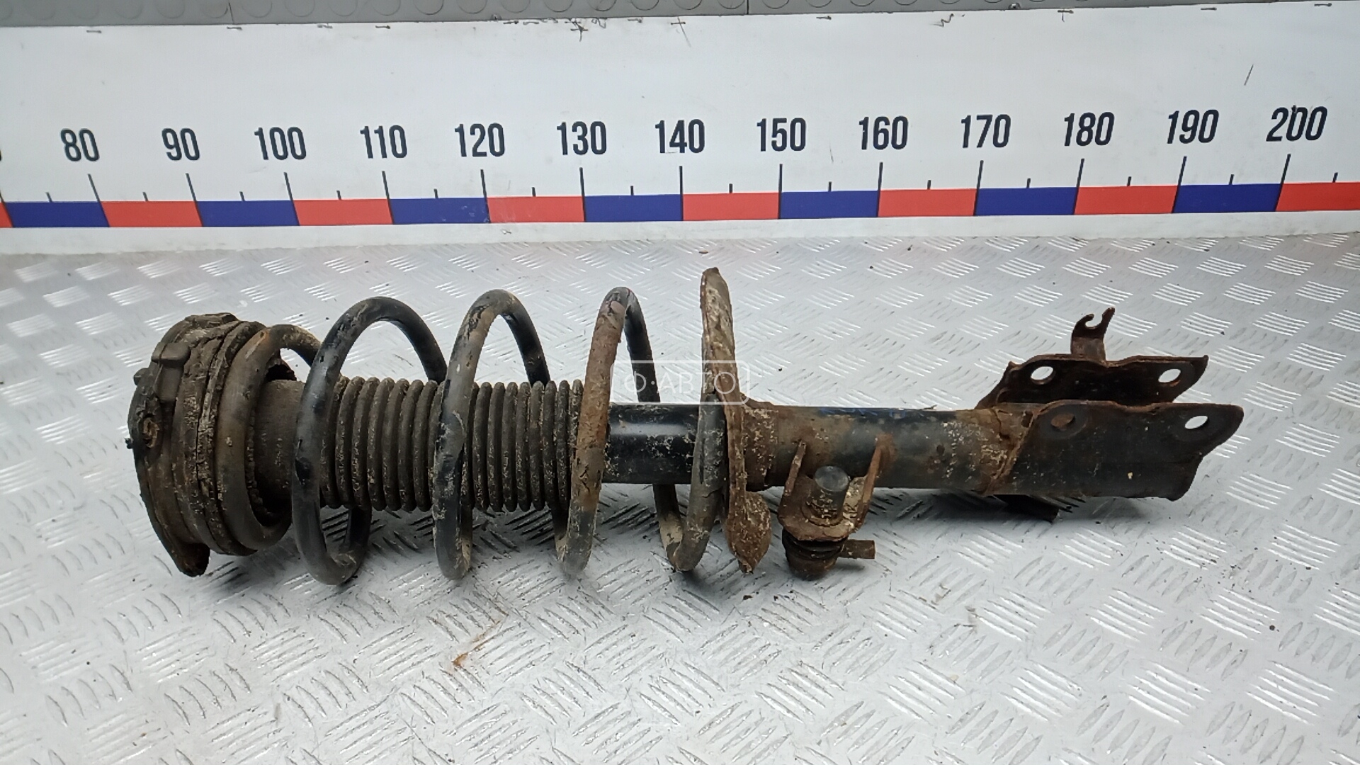 Стойка передняя правая