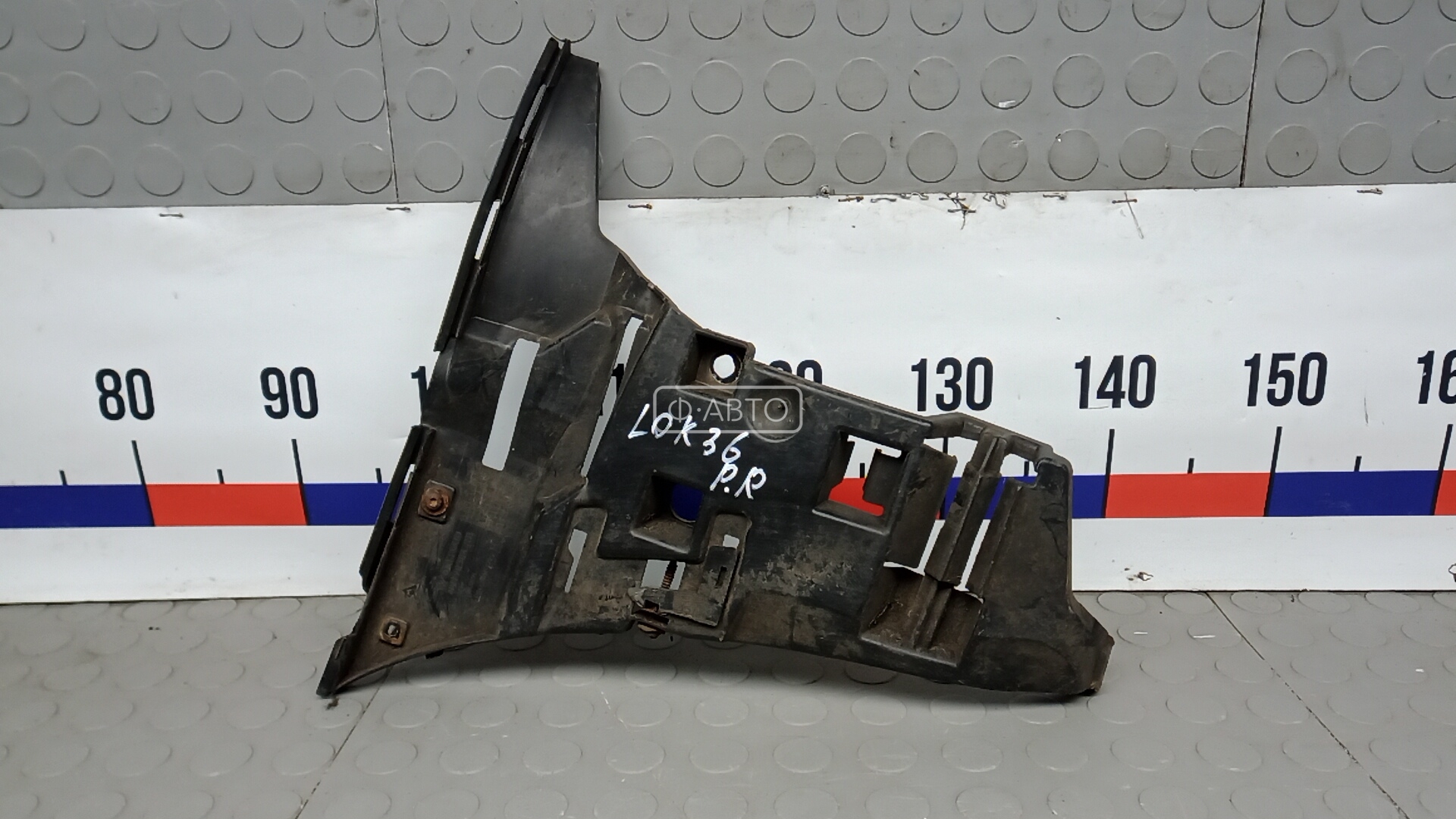 Крепление бампера переднее