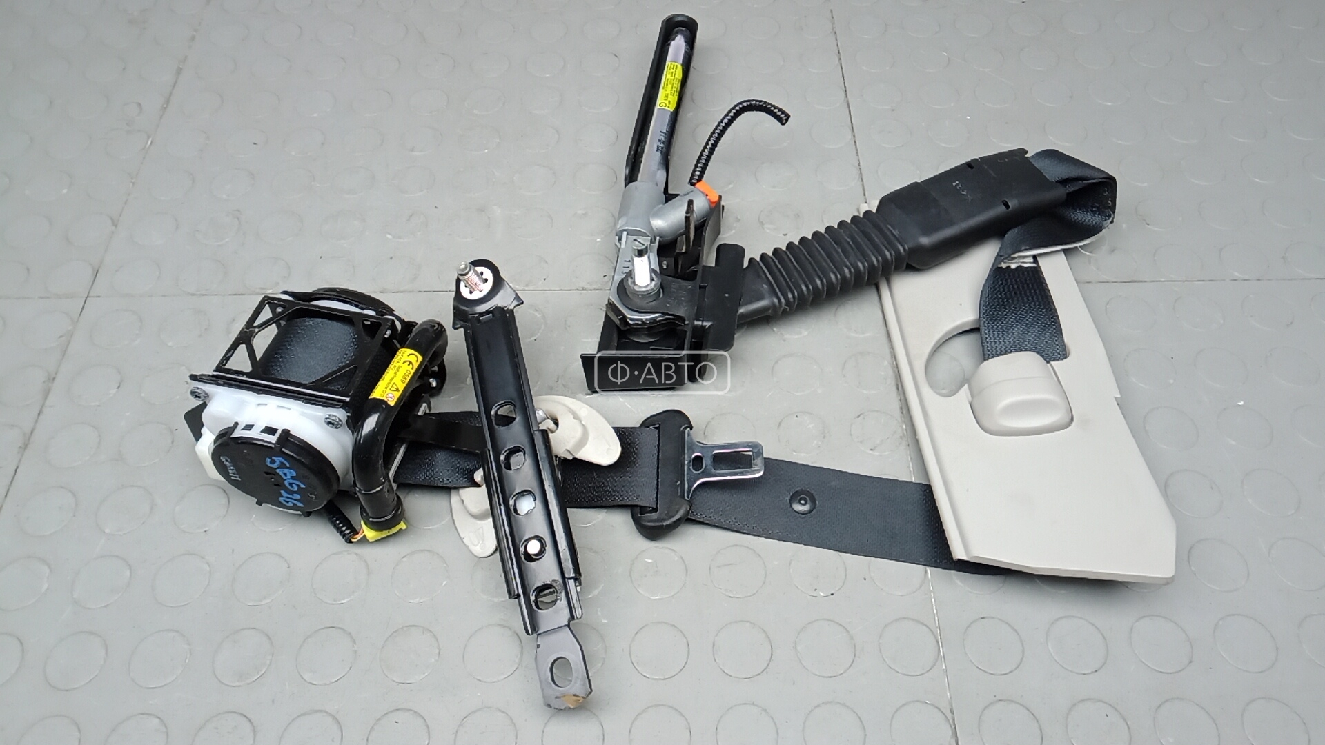 Ремень безопасности с пиропатроном сиденья переднего