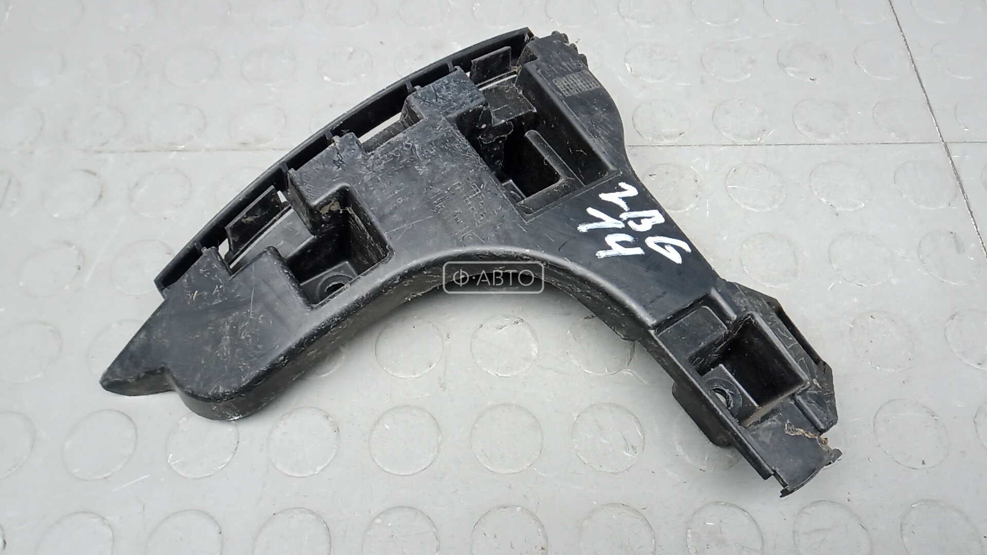 Крепление бампера заднее