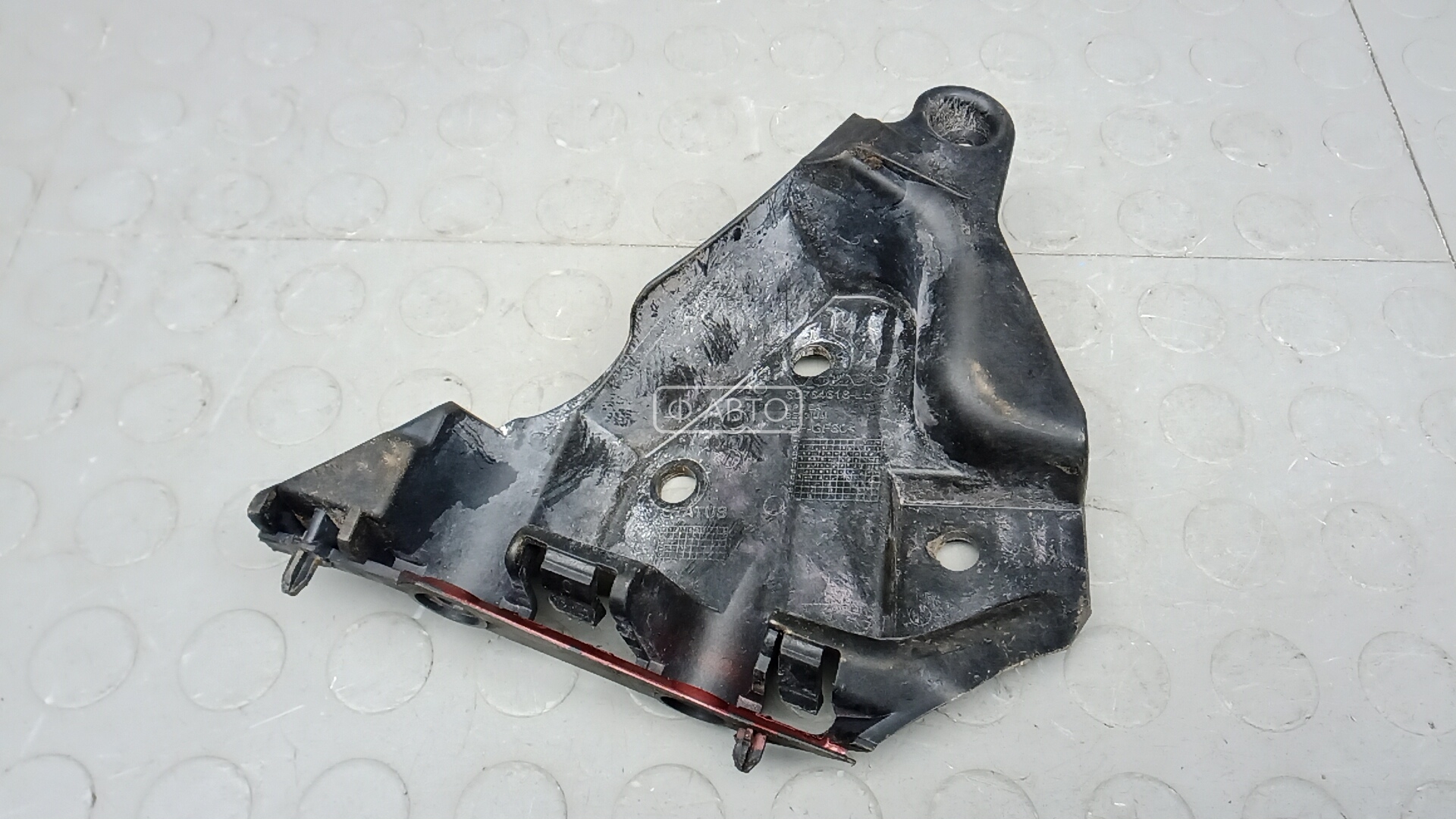 Крепление бампера переднее