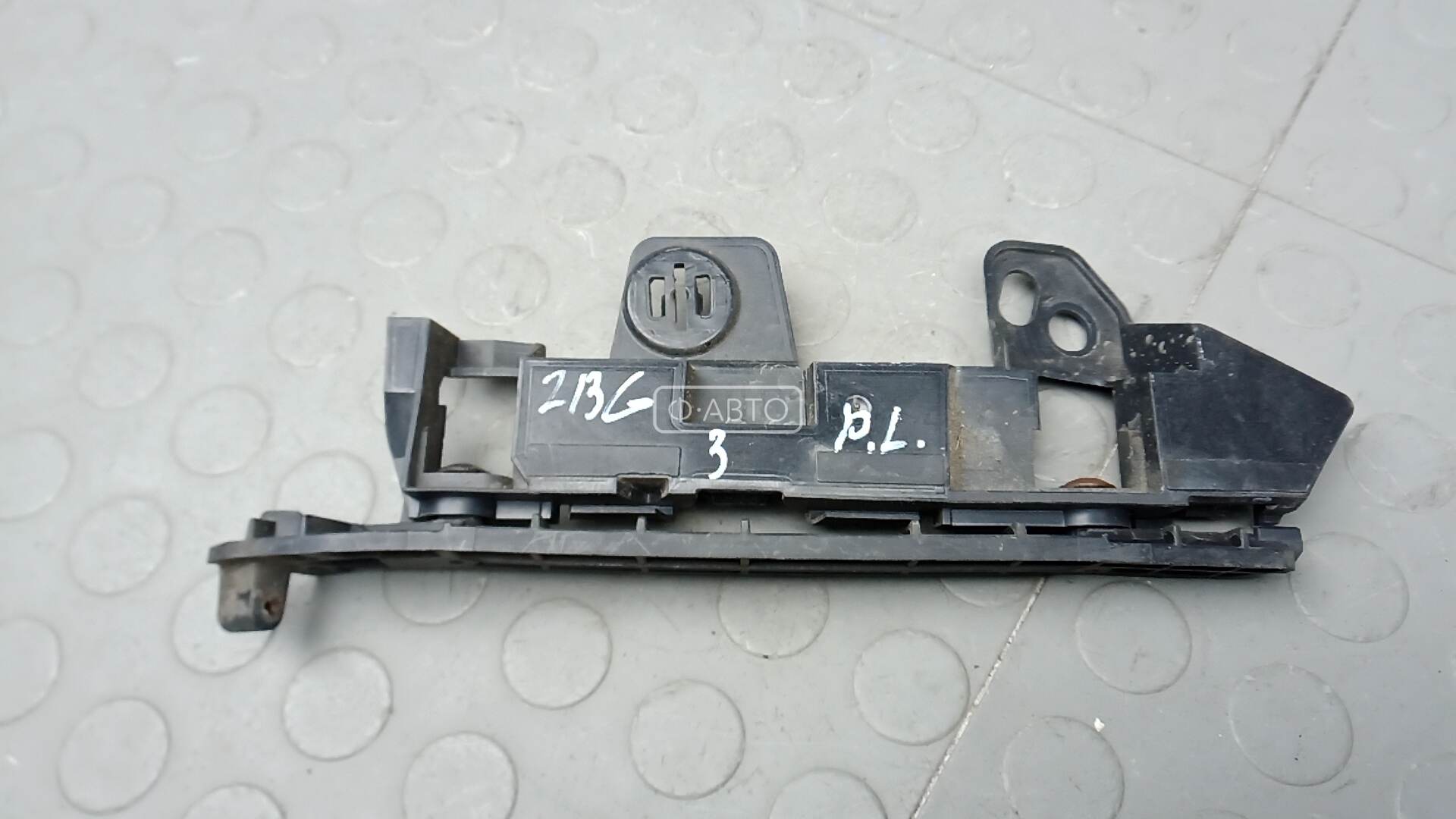 кронштейн крепления крыла