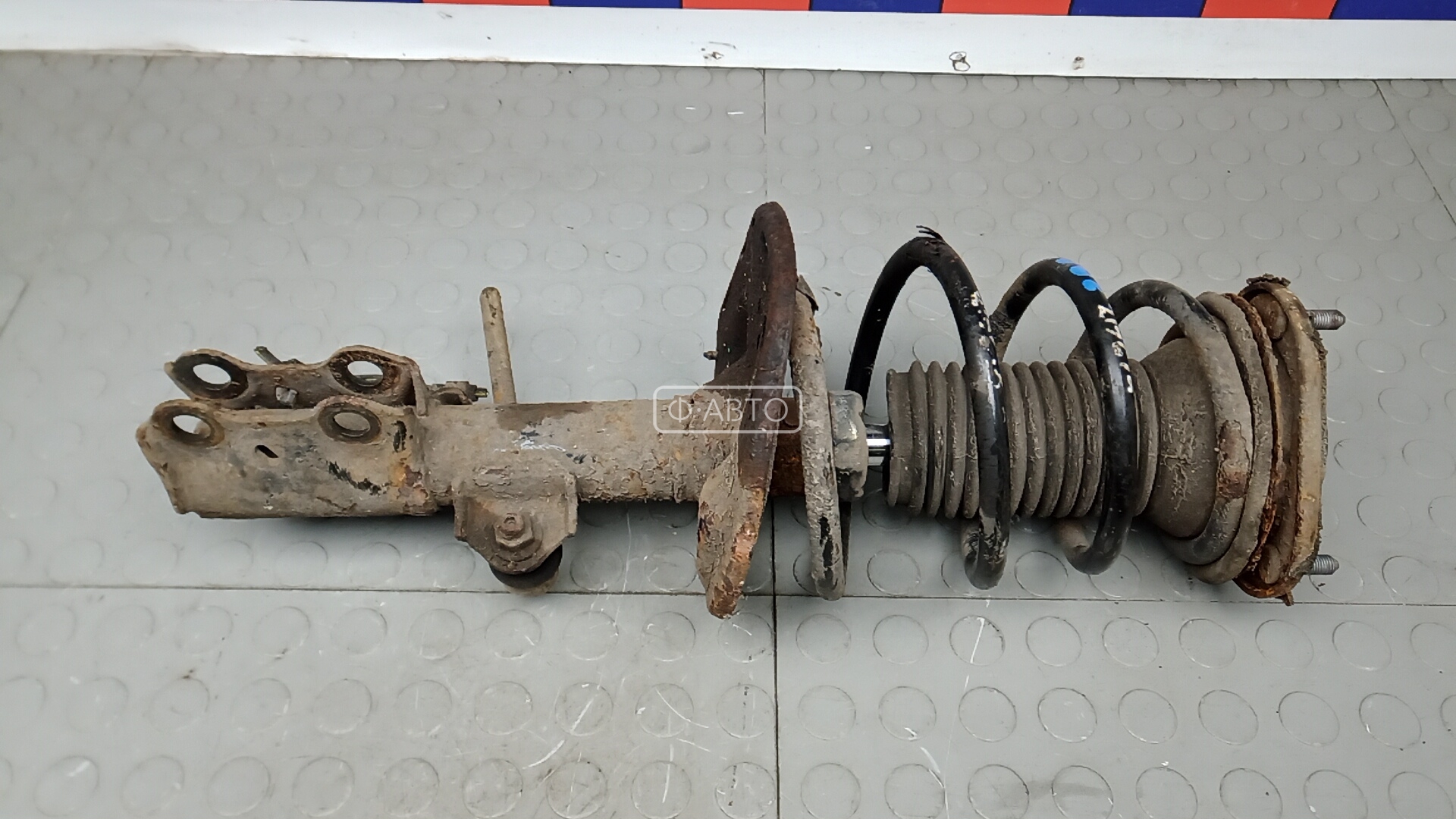 Стойка передняя левая