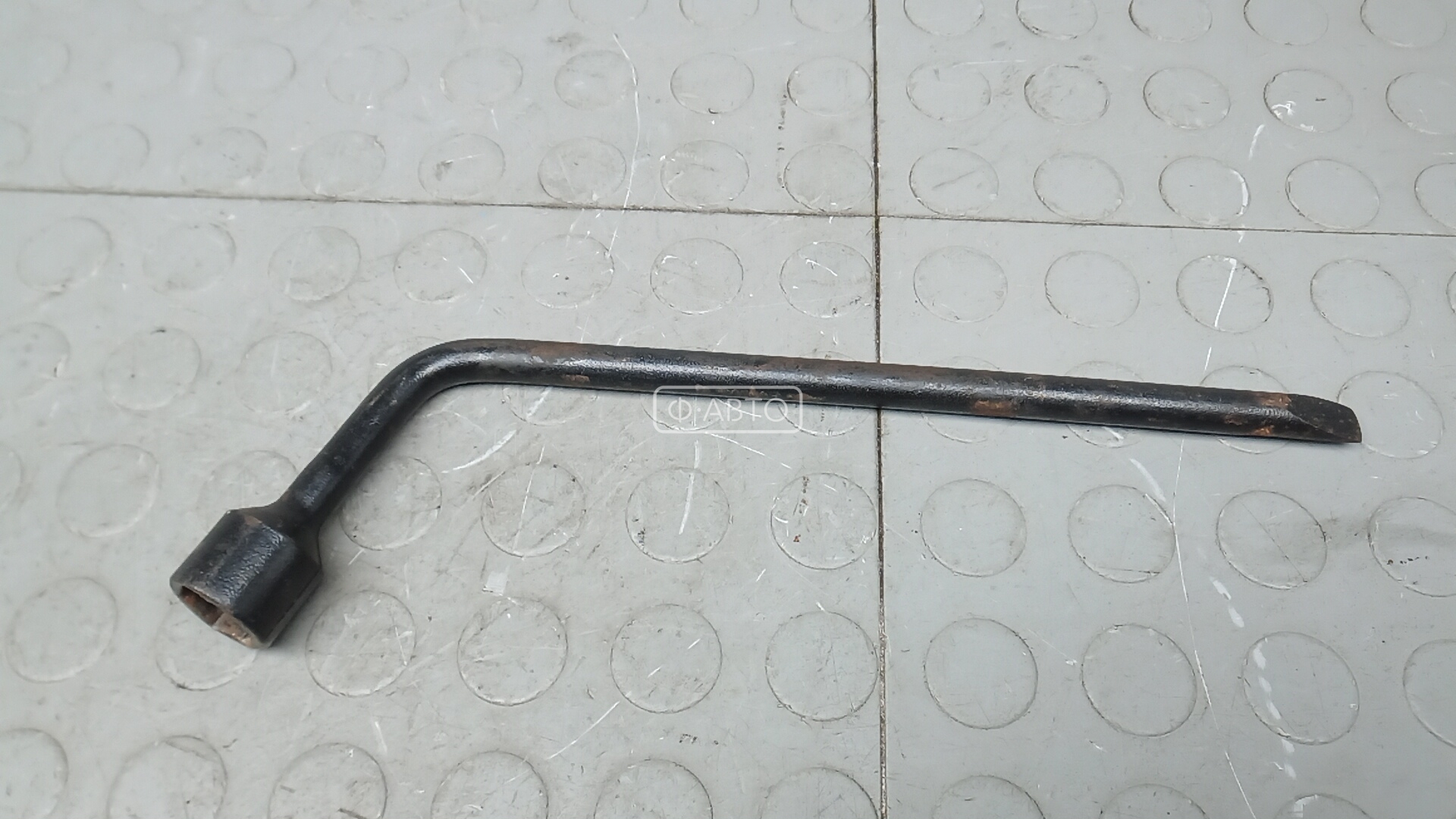 Ключ колесный