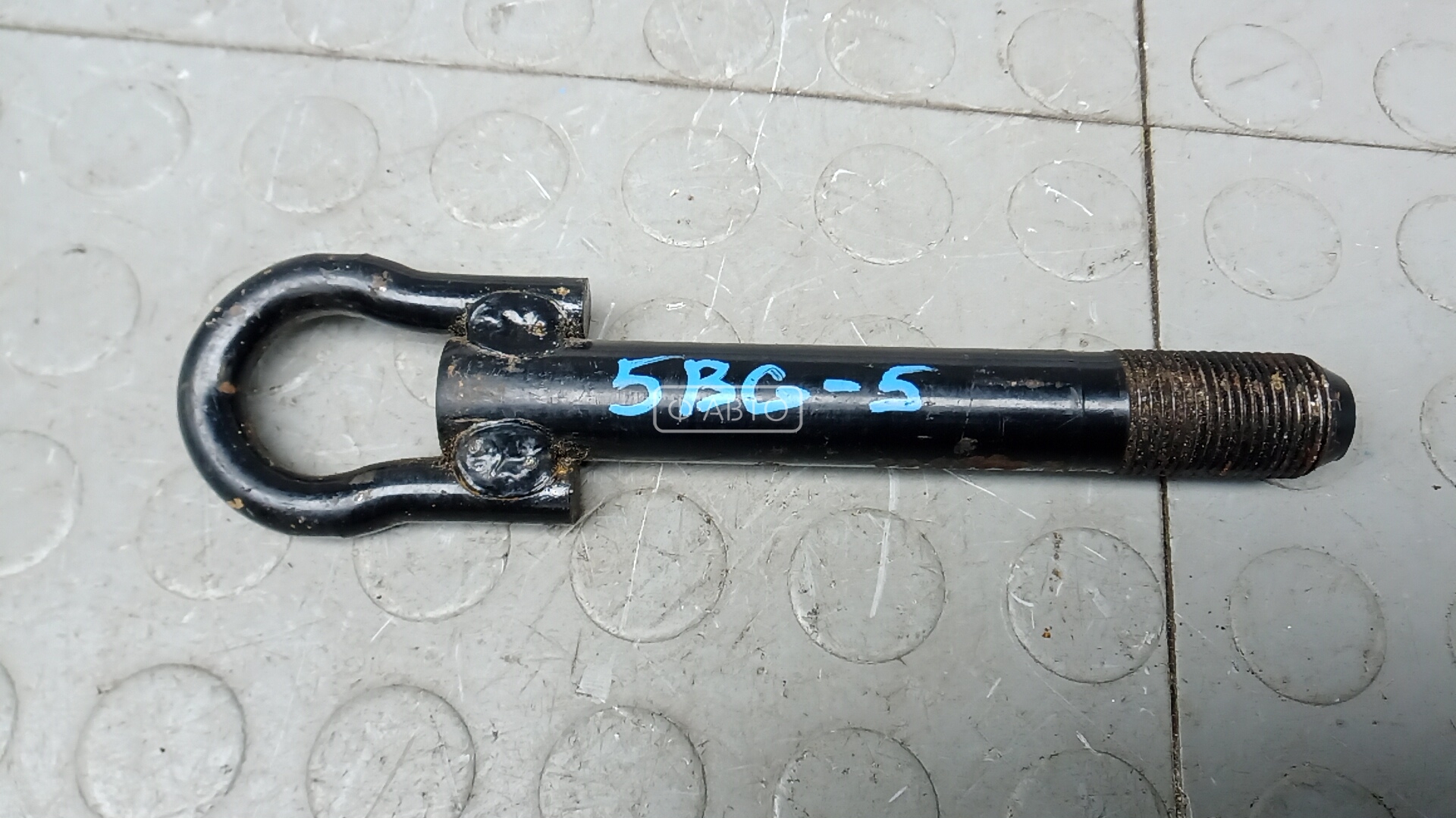 Крюк буксировочный