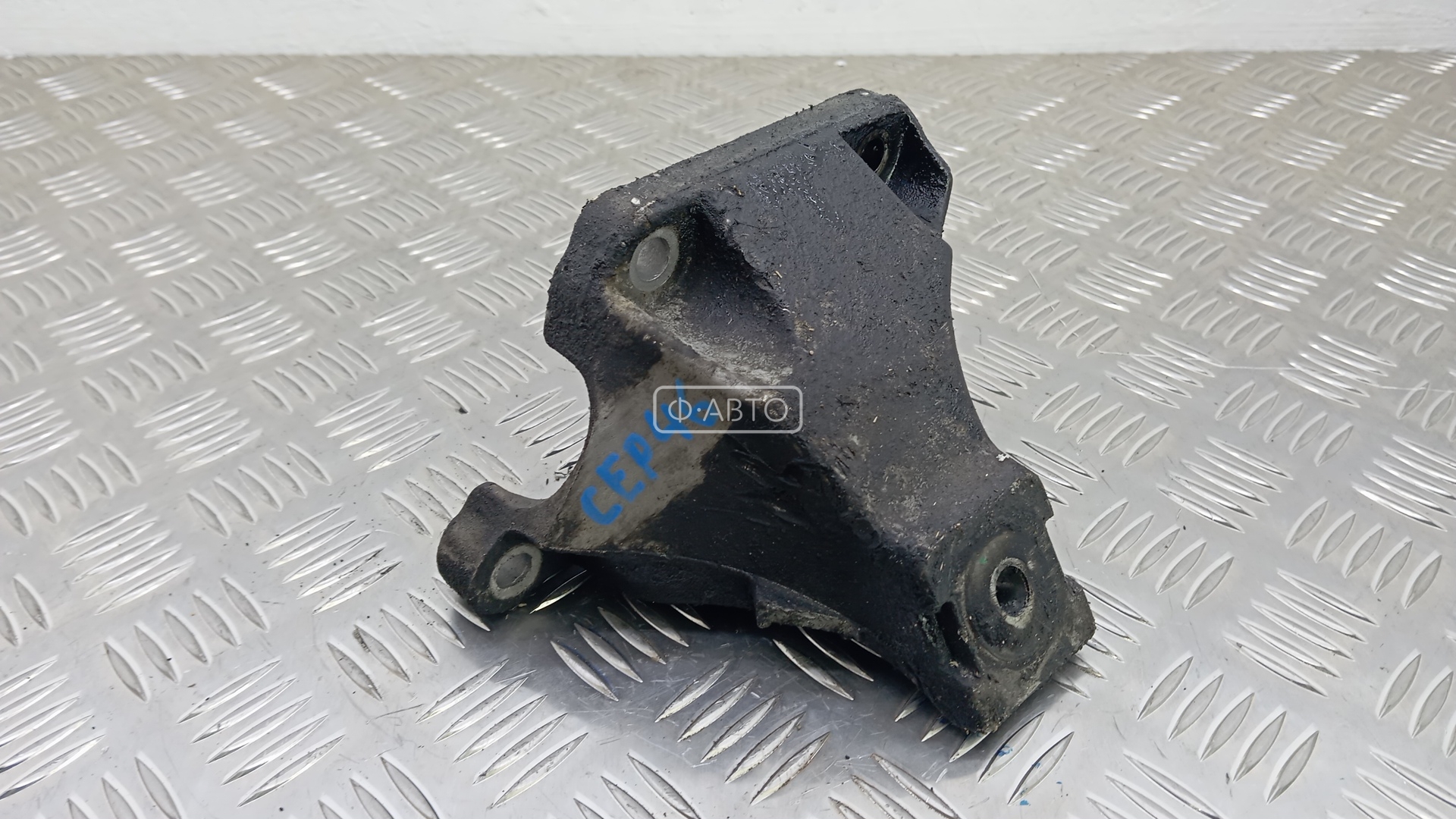 Кронштейн двигателя дизельный