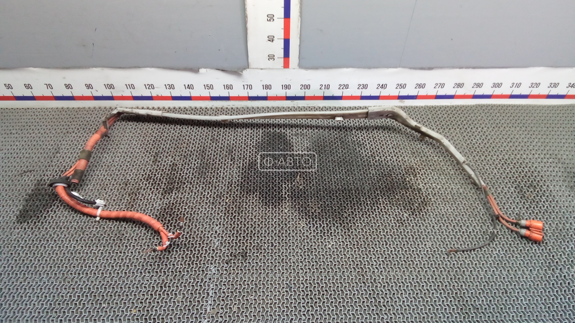 Клемма аккумулятора плюс