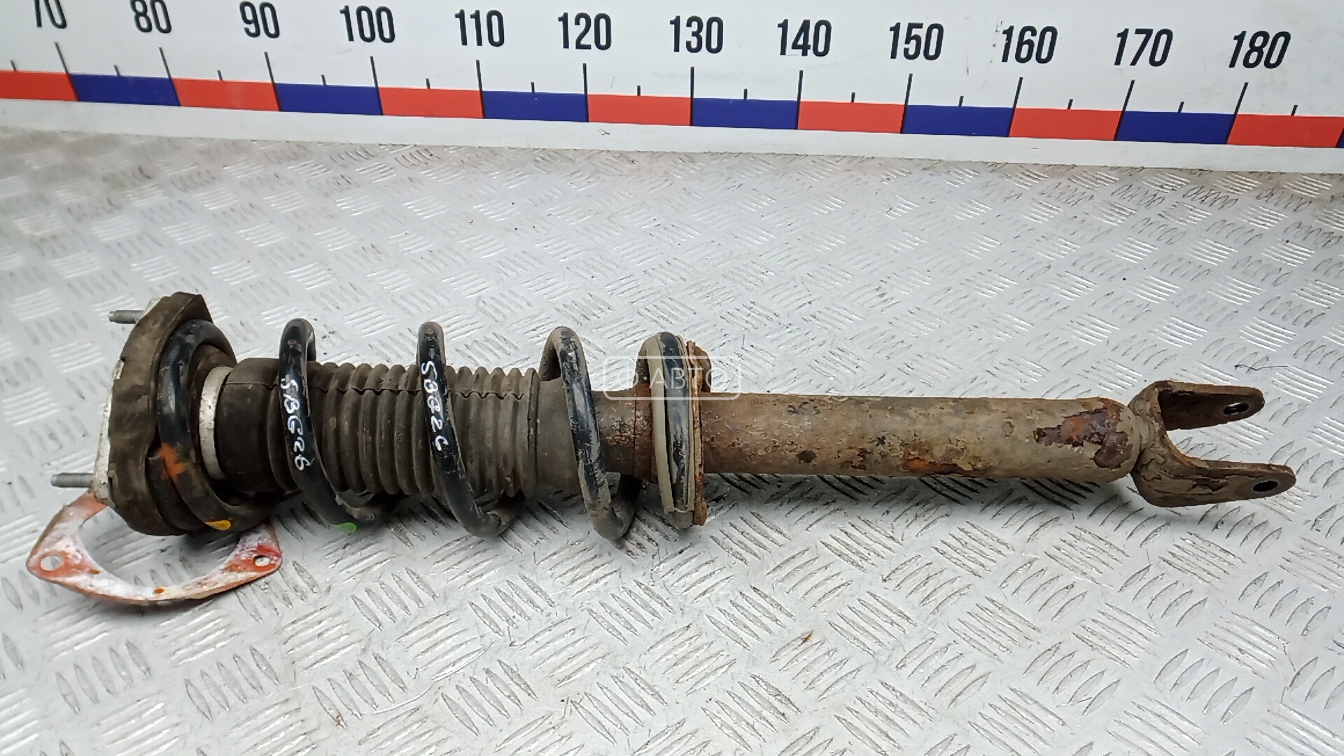 Стойка передняя левая