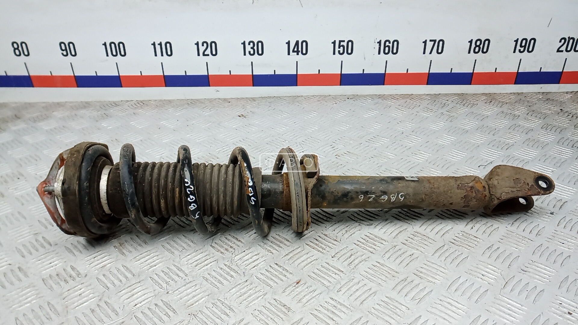 Стойка передняя правая