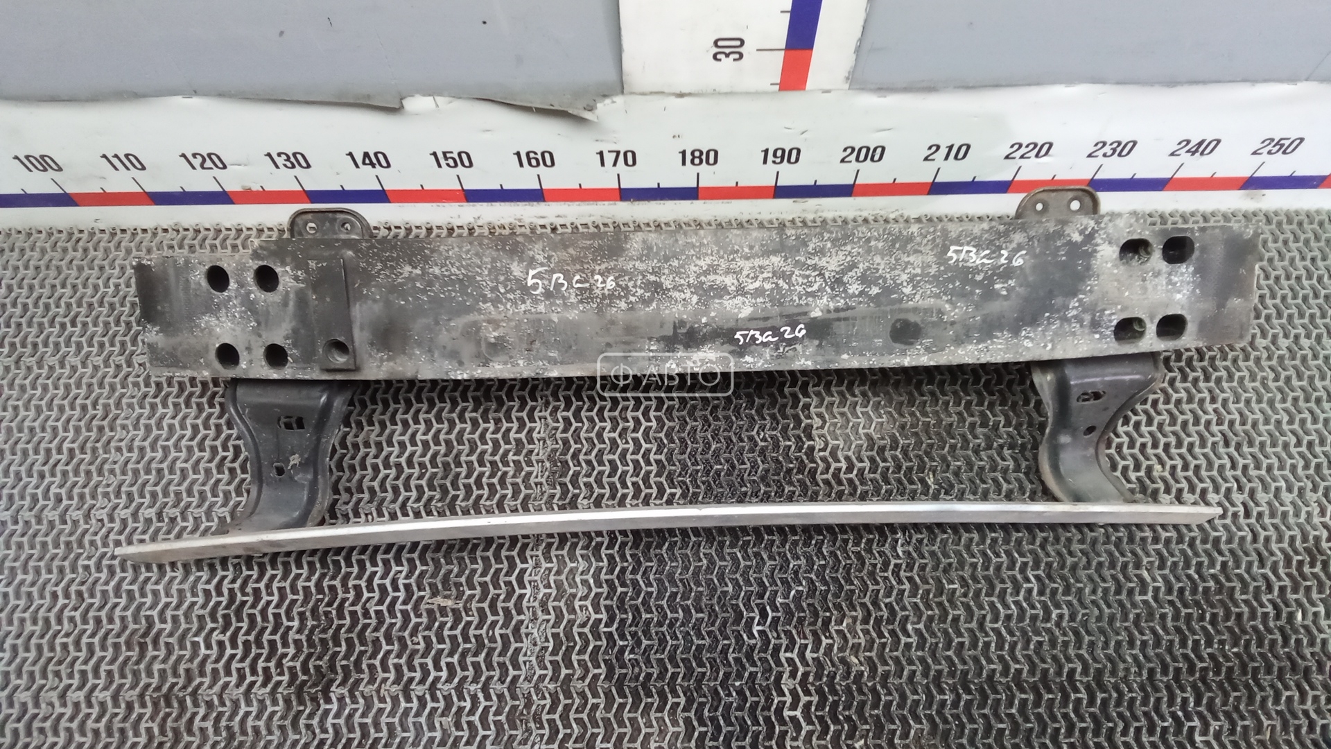 Усилитель бампера передний (кронштейн)