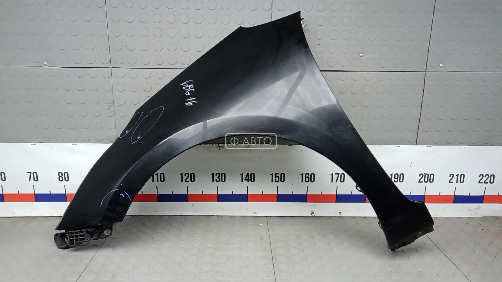 Крыло переднее левое