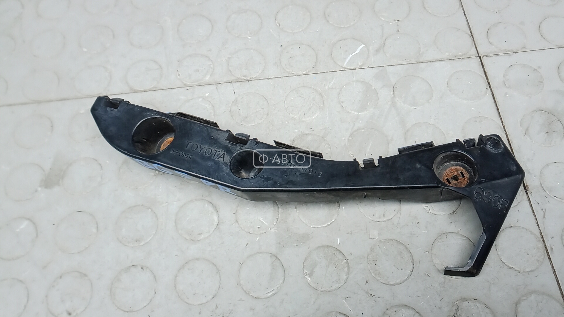 Крепление бампера переднее