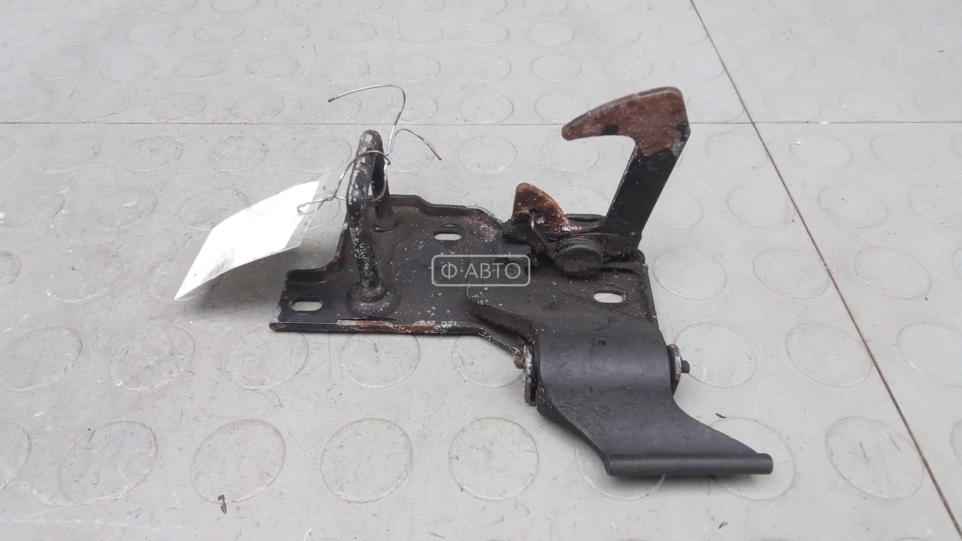 Ручка открывания капота