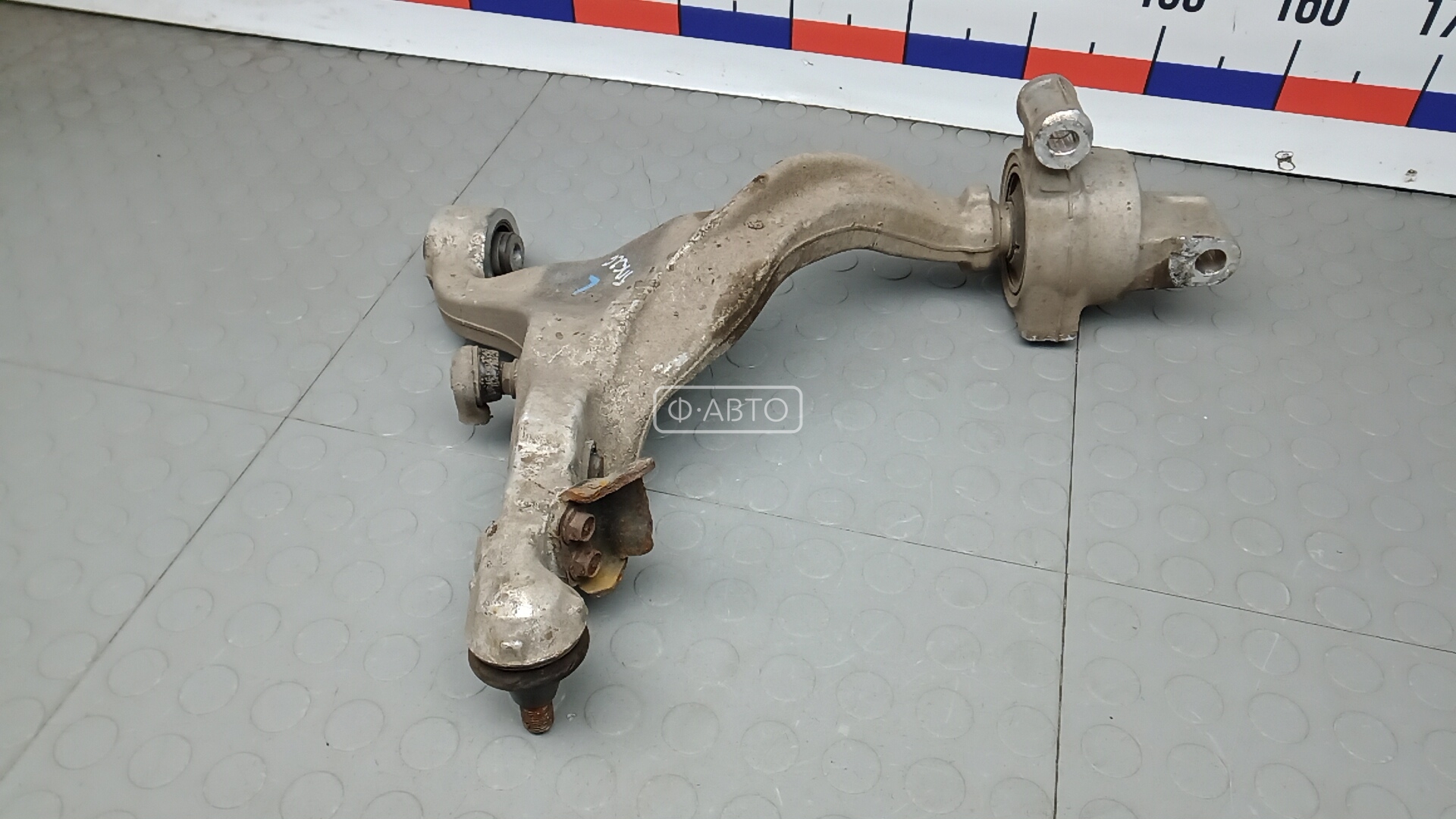 Рычаг передний нижний левый