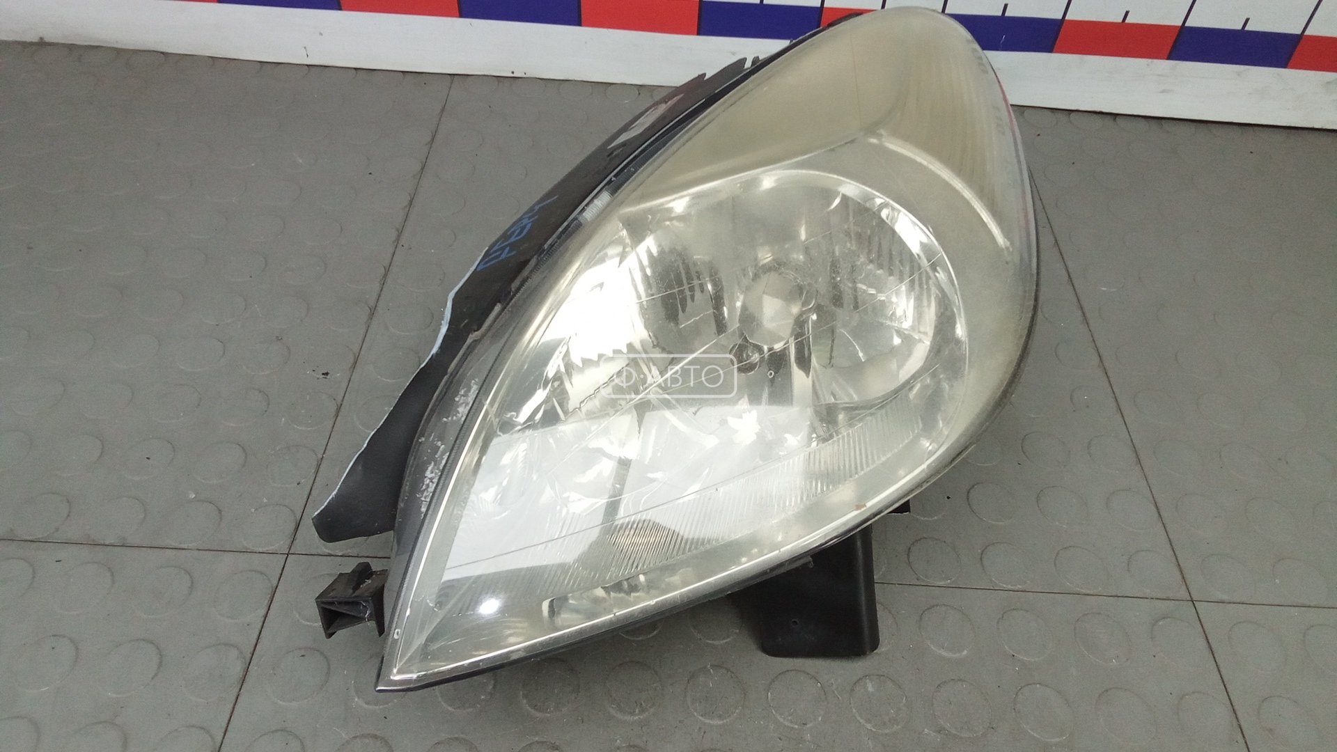 Фара левая