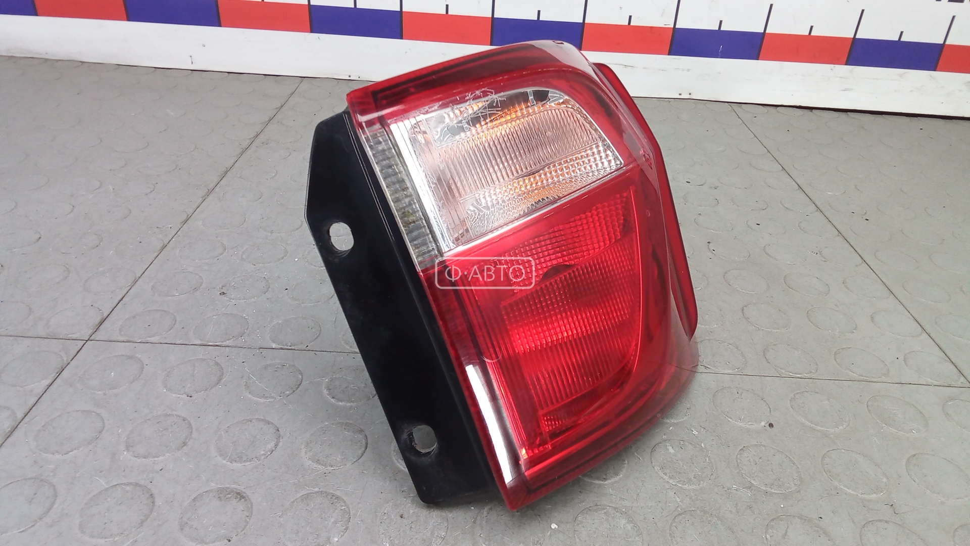 Фонарь задний правый