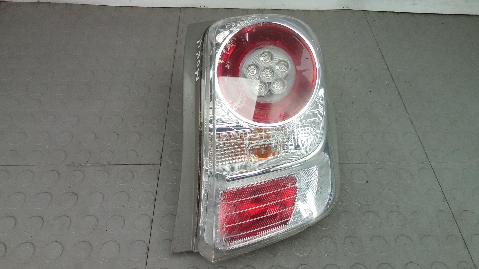 Фонарь задний правый