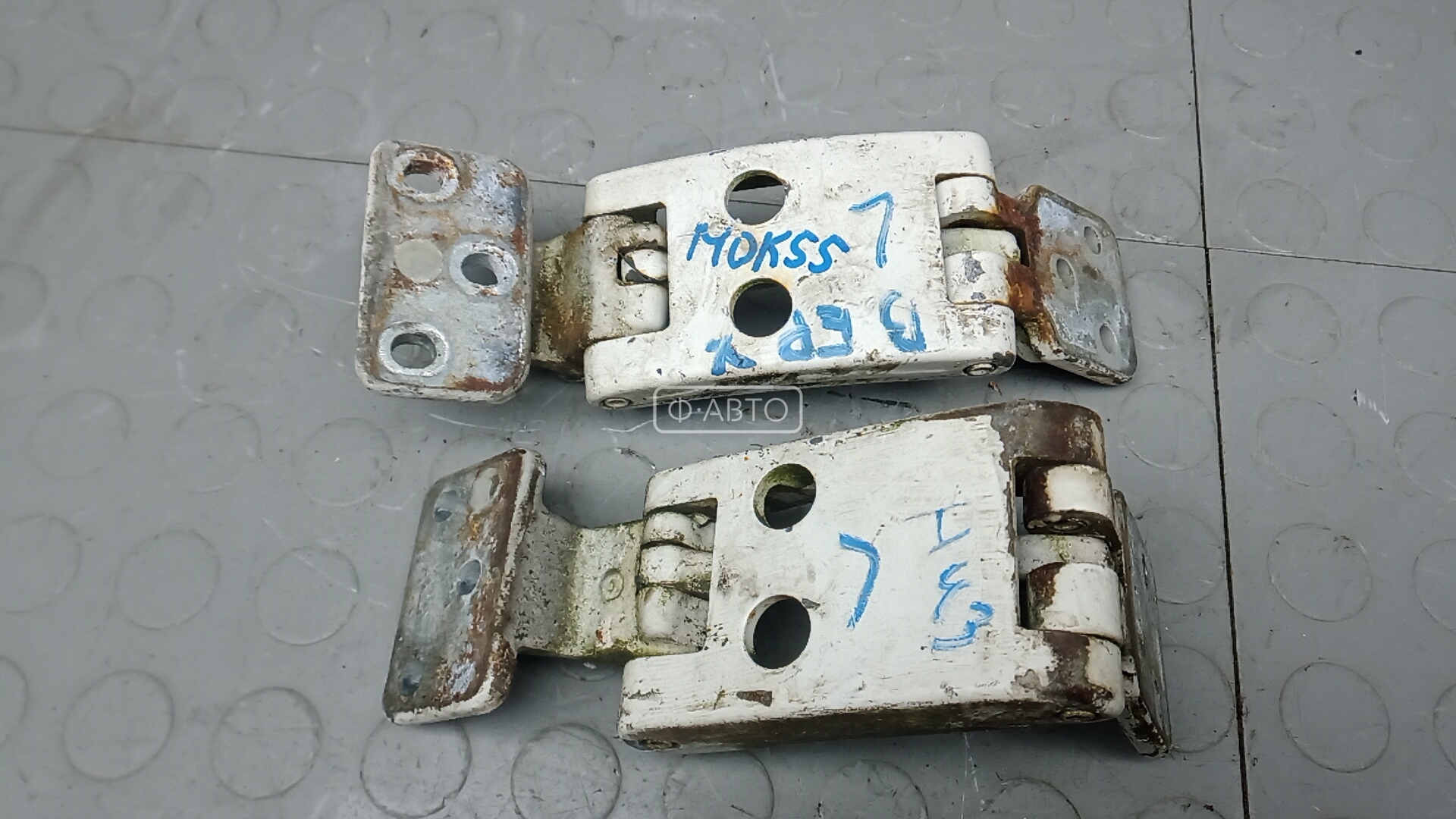 Петля двери распашной левой