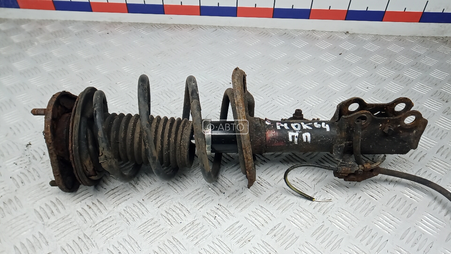 Стойка передняя правая