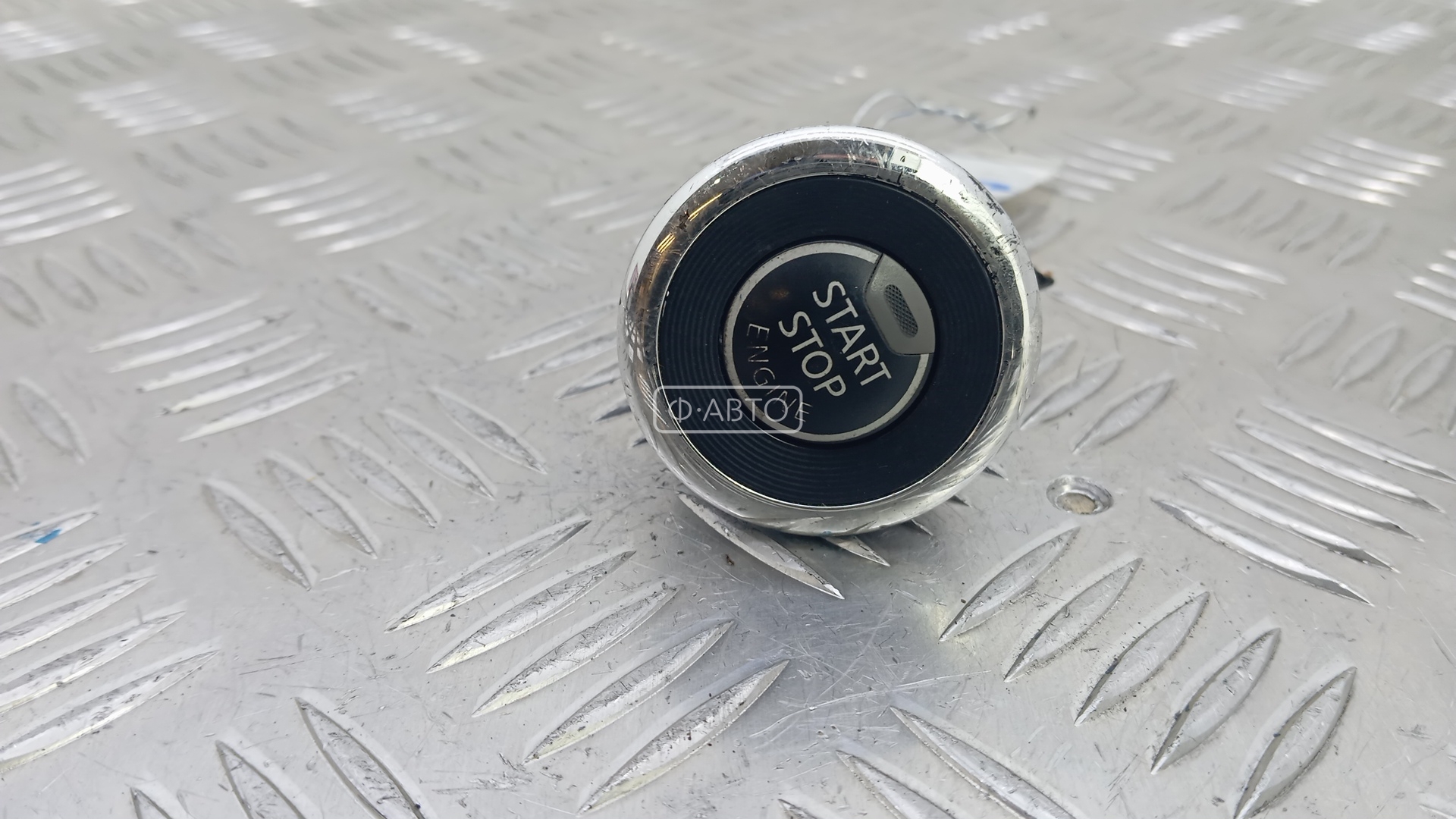 Кнопка запуска двигателя