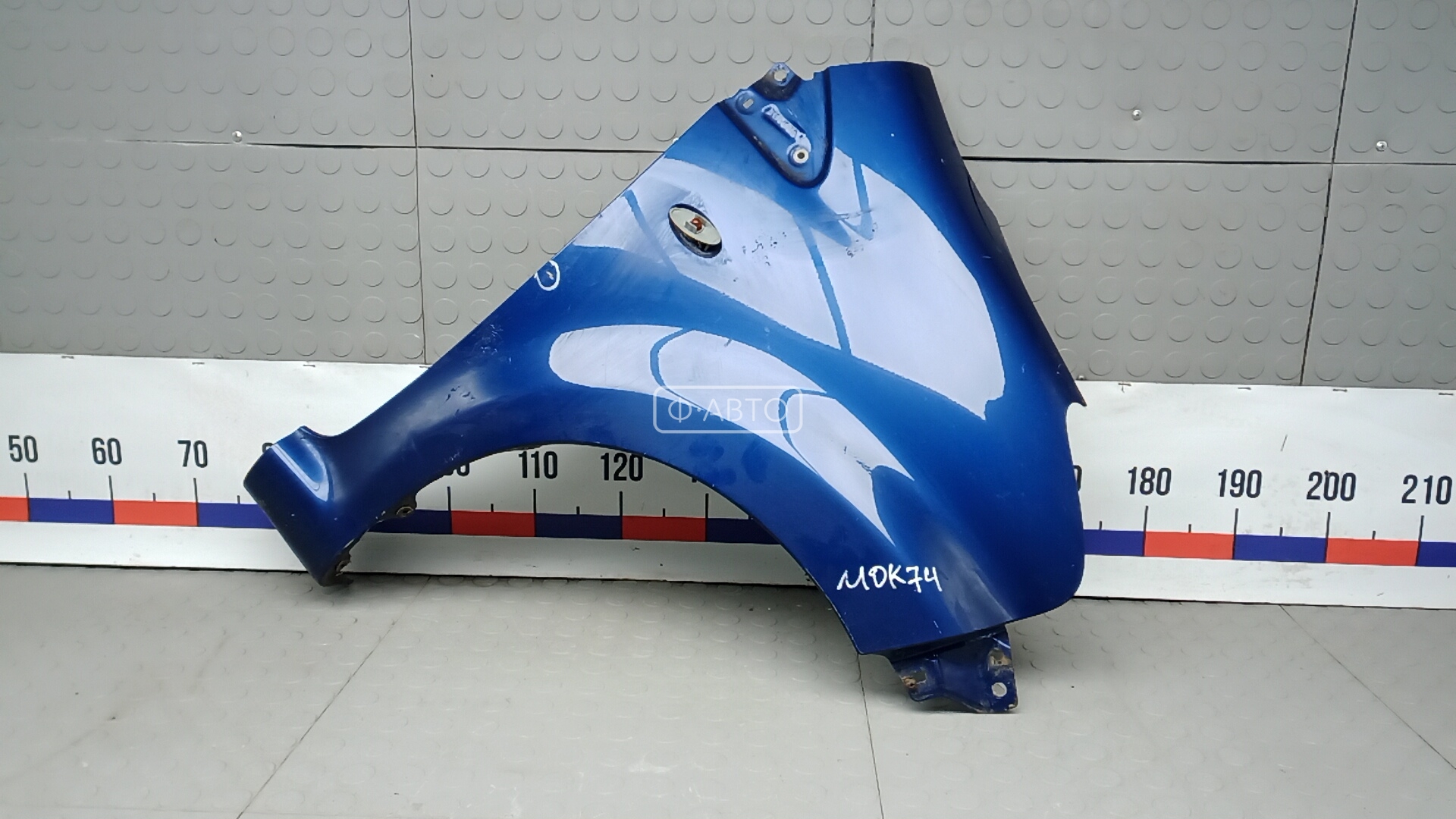 Крыло переднее правое