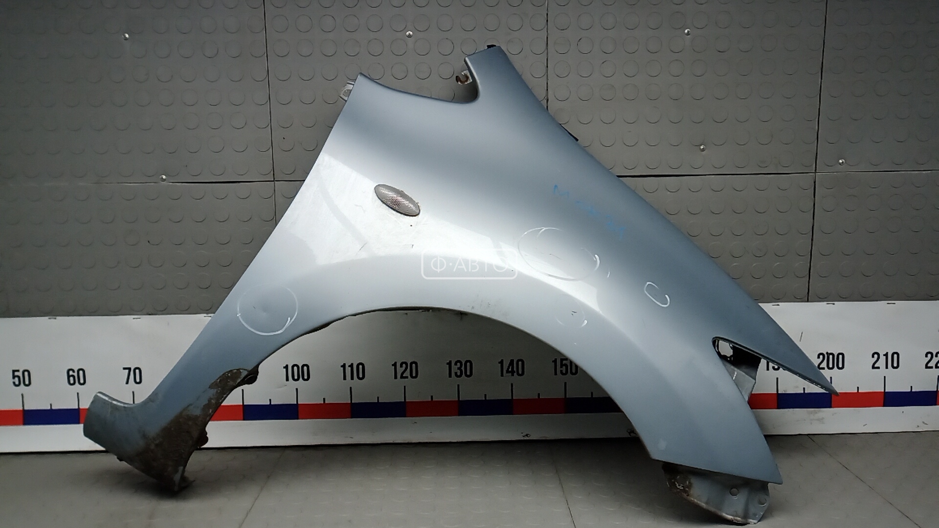 Крыло переднее правое