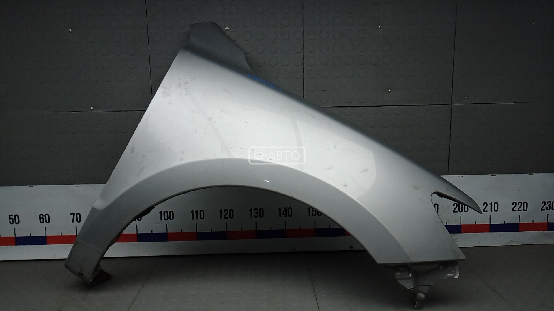 Крыло переднее правое