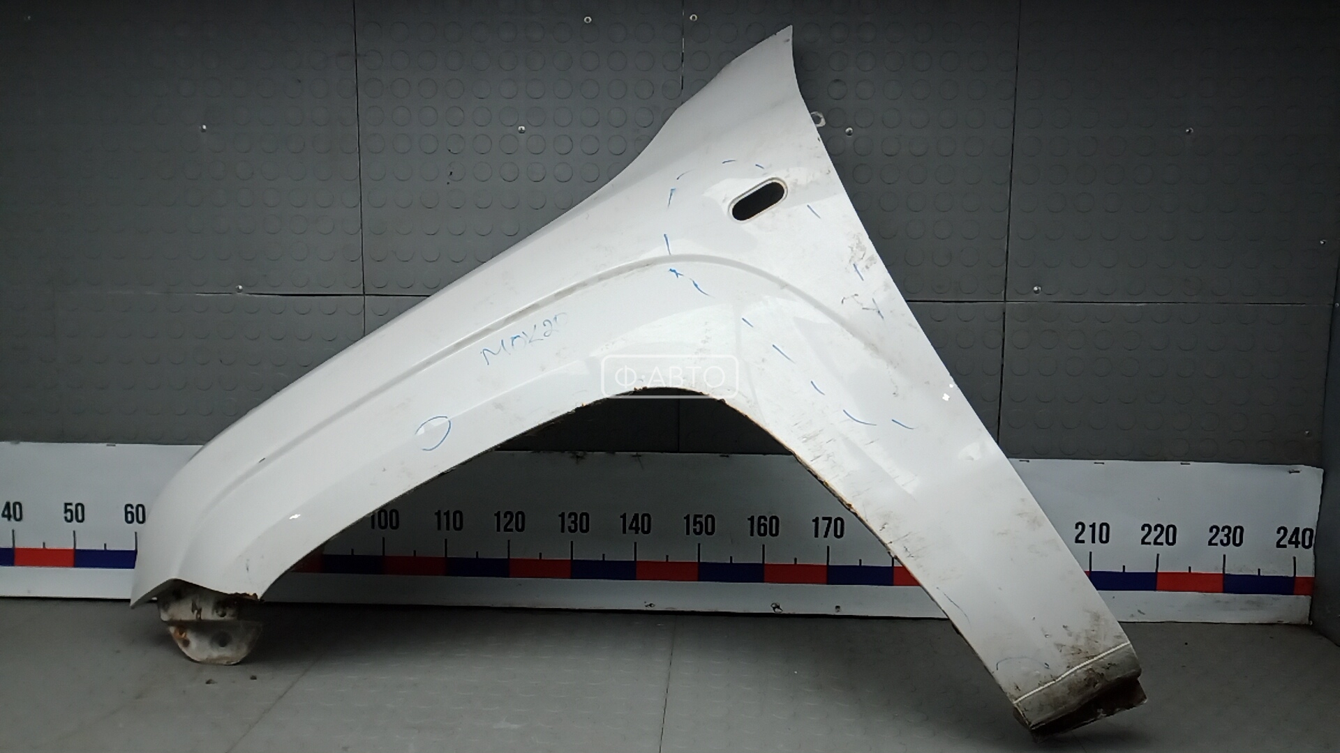 Крыло переднее левое