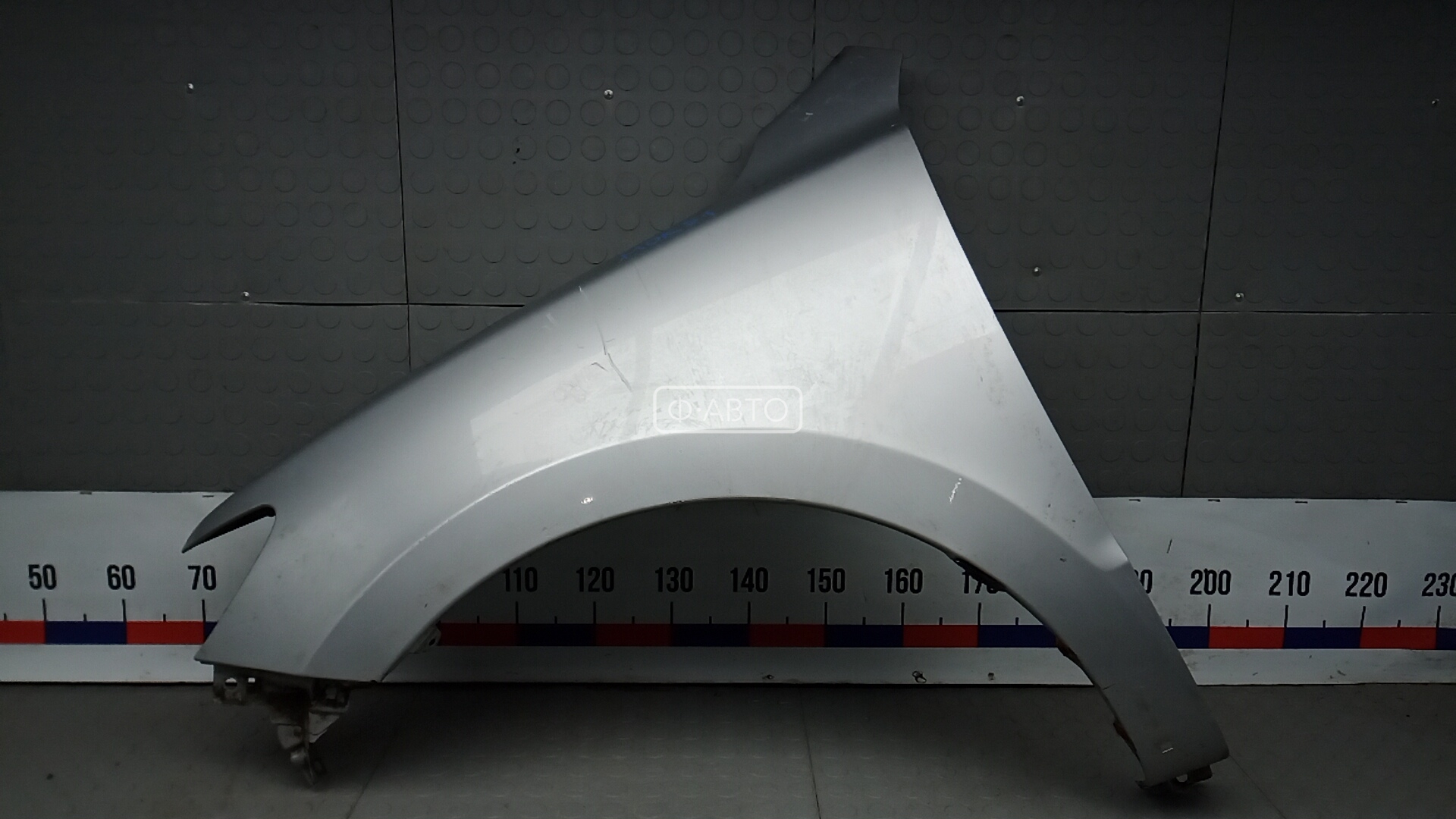 Крыло переднее левое