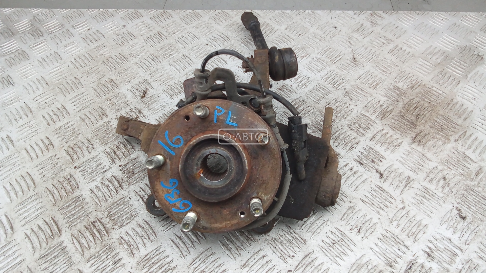 Ступица передняя левая