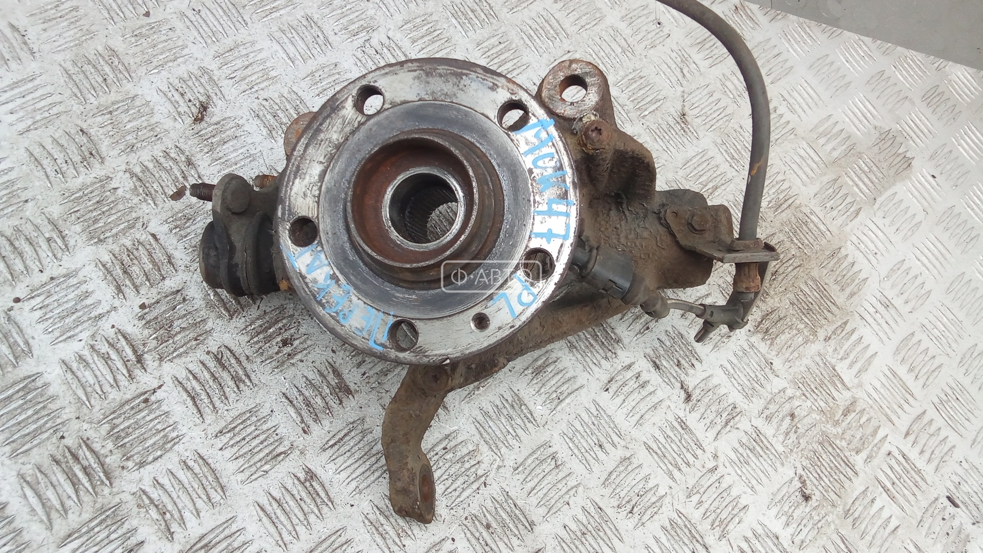Ступица передняя левая