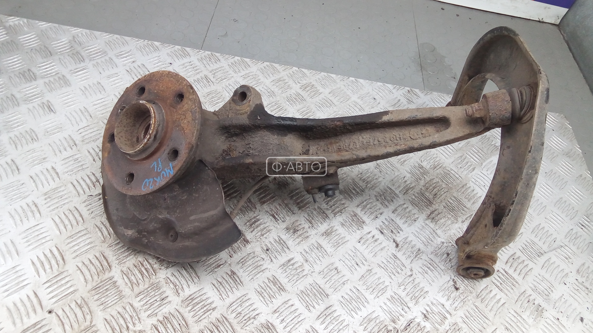 Ступица передняя левая