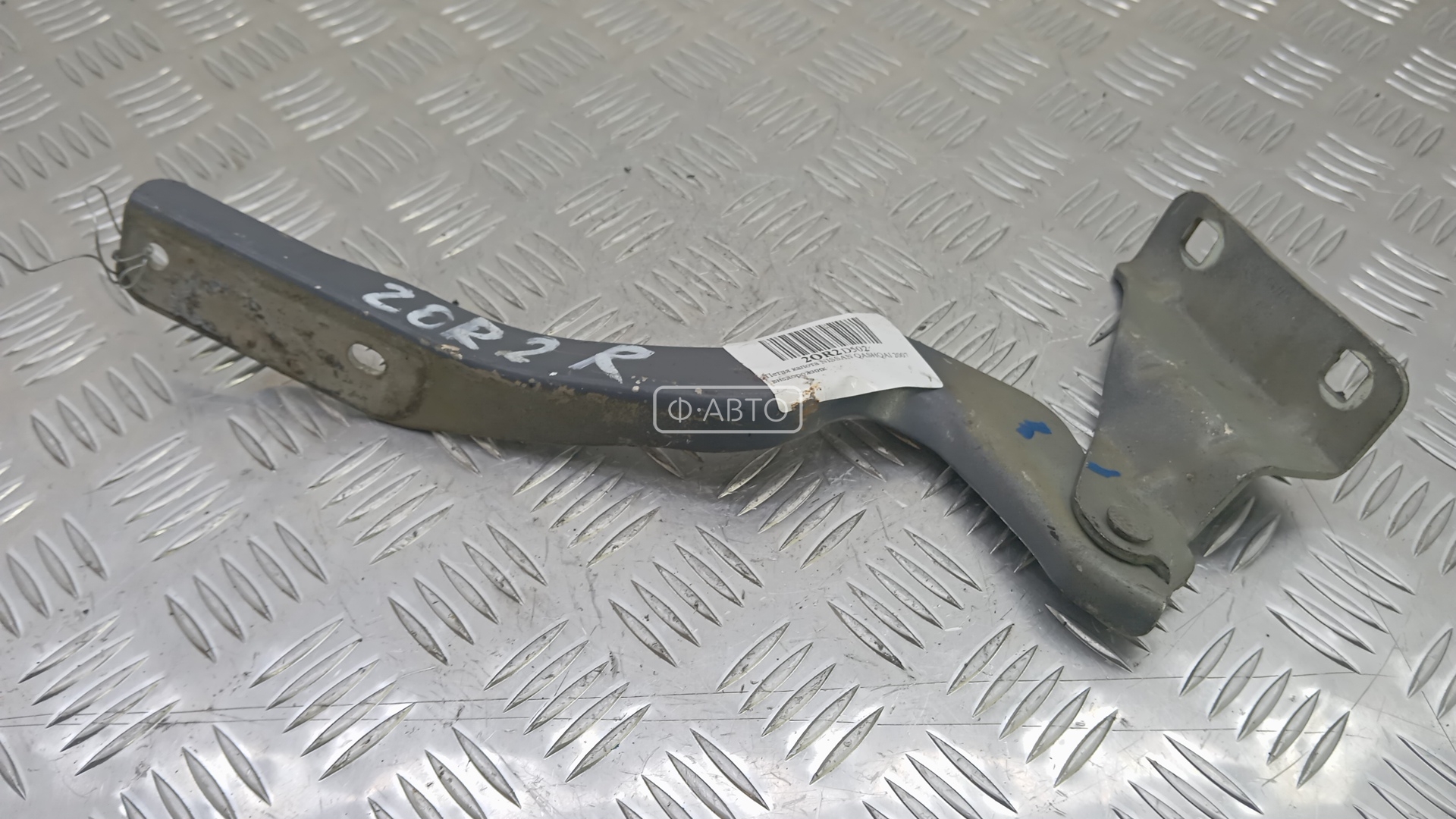 Петля капота