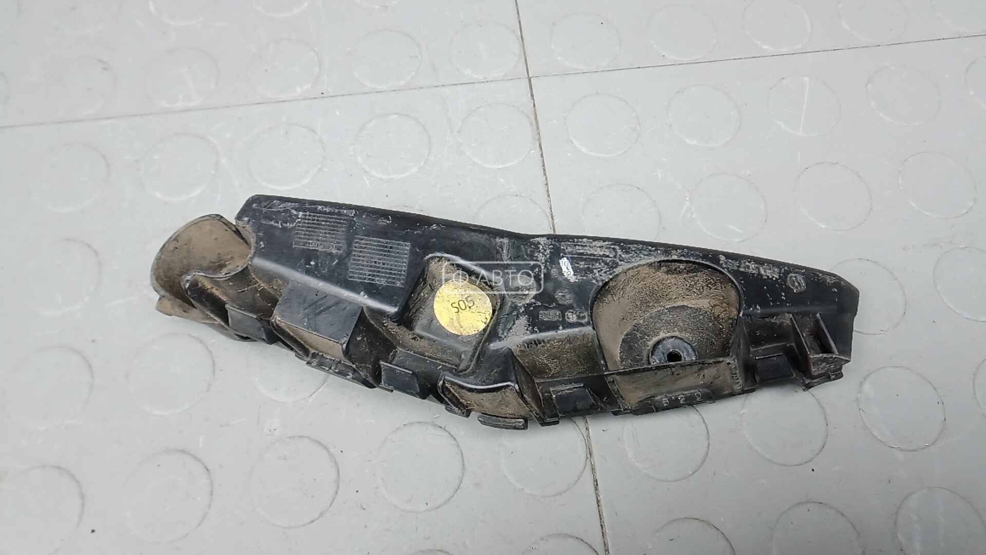 Крепление бампера переднее