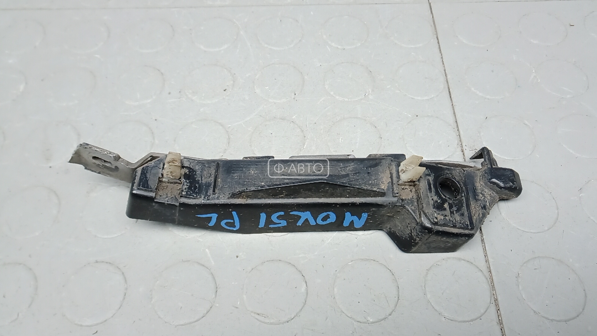 Крепление бампера переднее