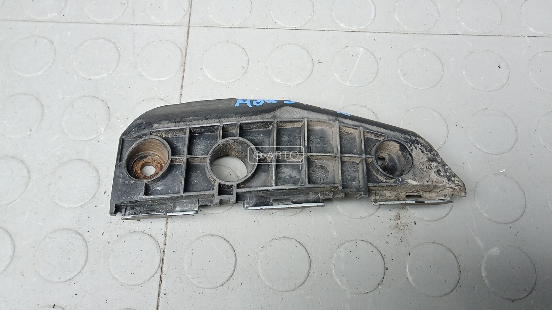 Крепление бампера переднее