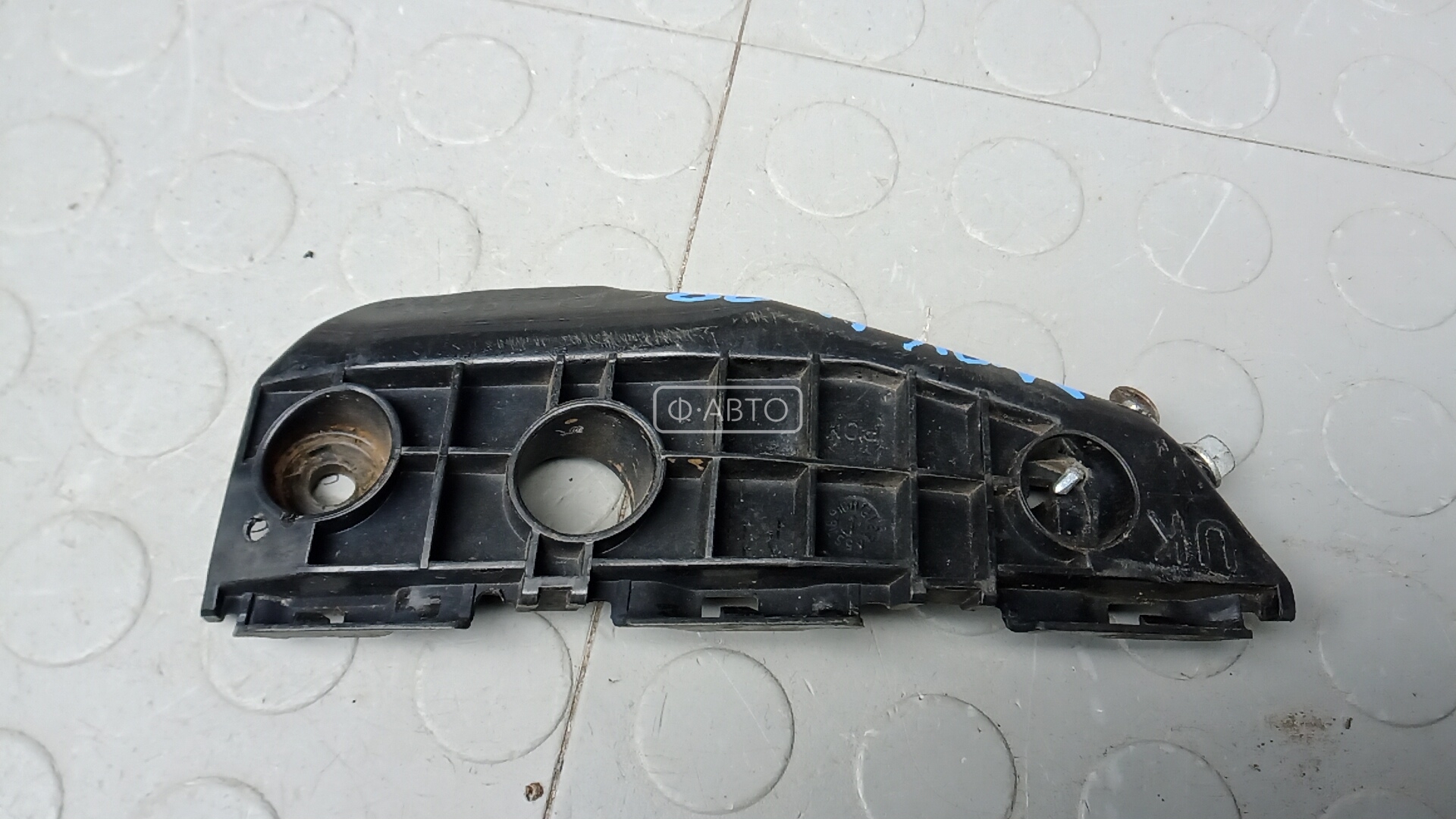 Крепление бампера переднее