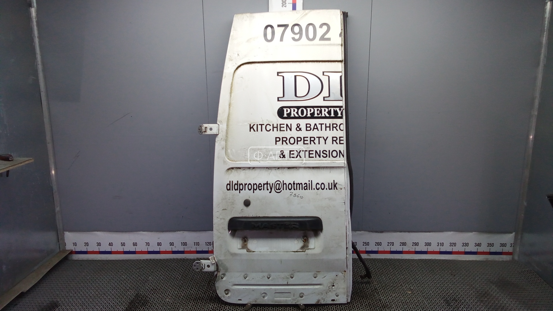 Дверь распашная левая