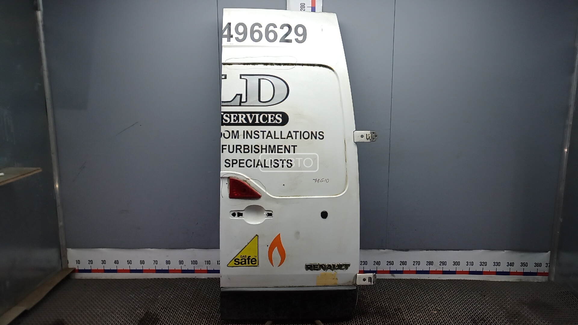 Дверь распашная правая