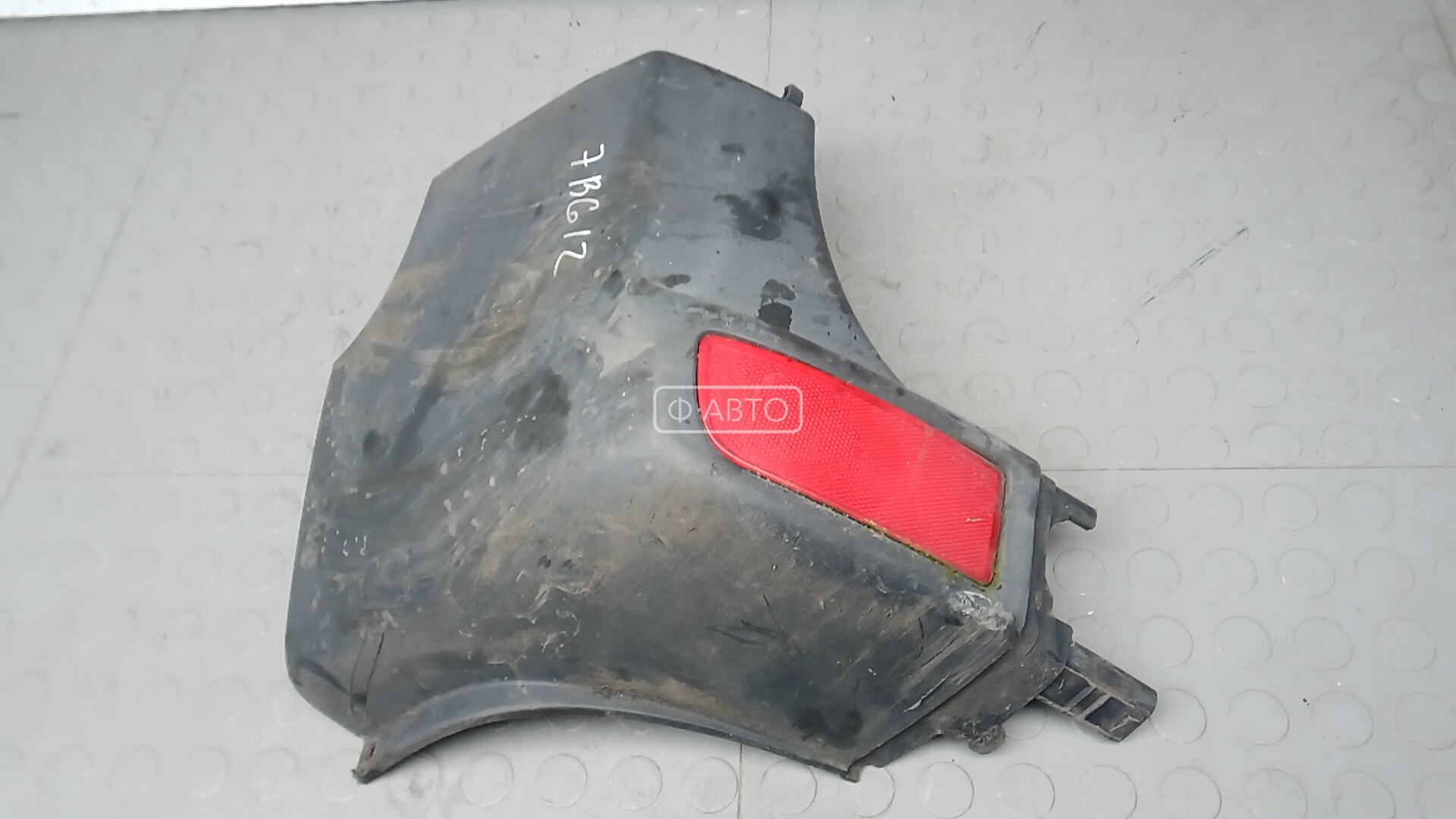 Клык бампера задний левый