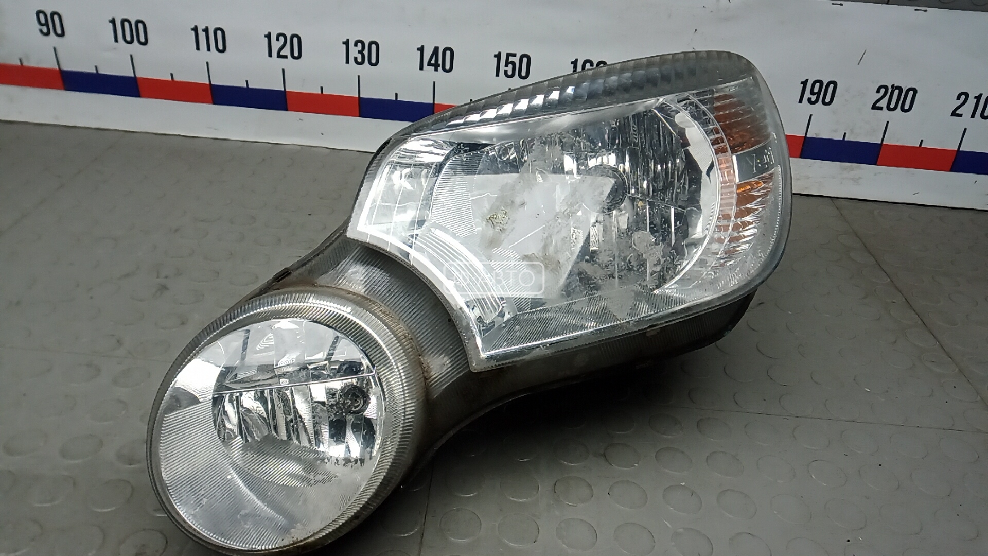 Фара левая