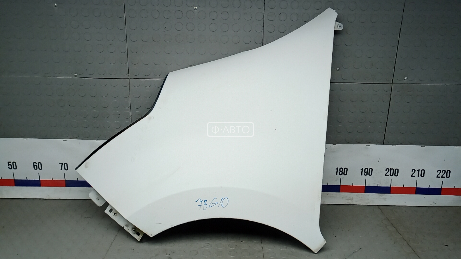 Крыло переднее левое