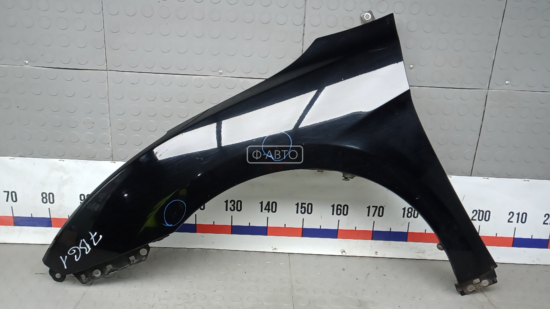 Крыло переднее левое