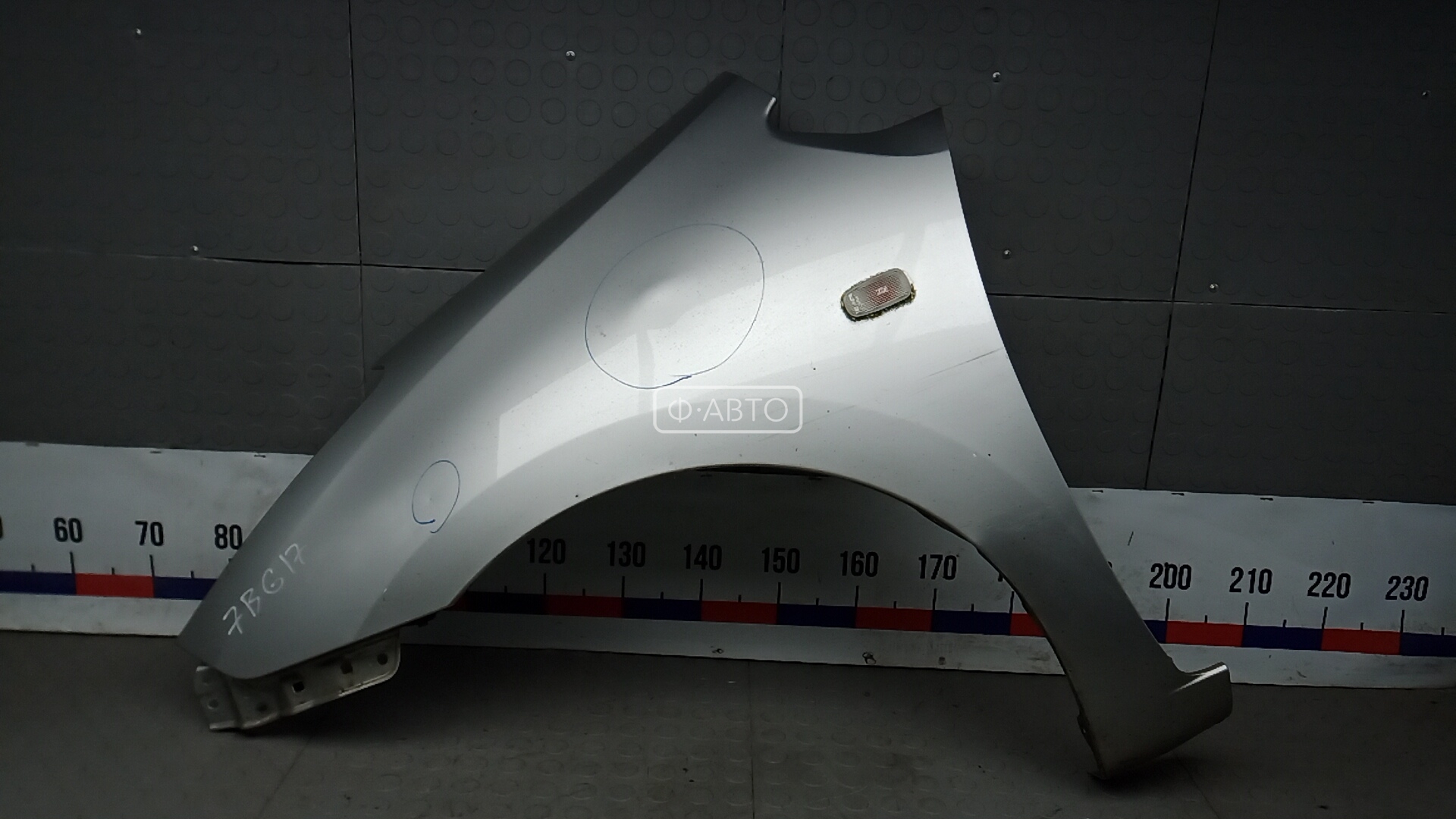 Крыло переднее левое