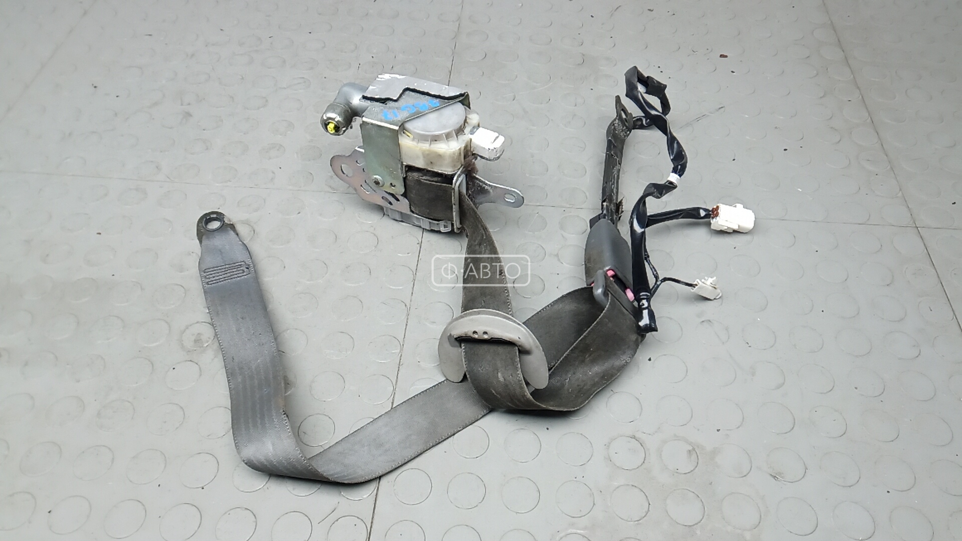 Ремень безопасности с пиропатроном сиденья переднего