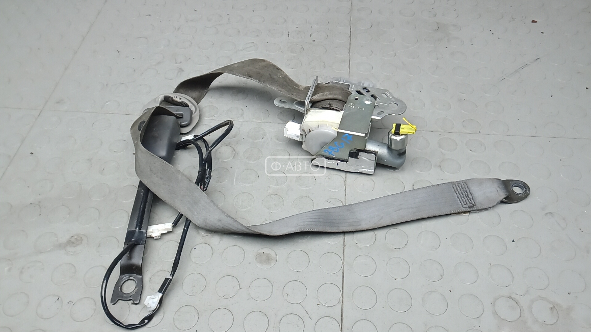 Ремень безопасности с пиропатроном сиденья переднего