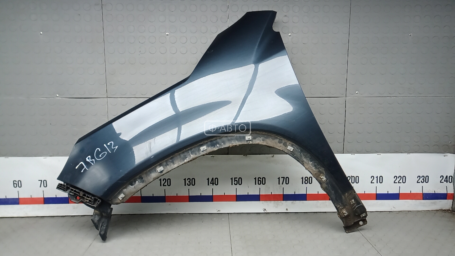 Крыло переднее левое