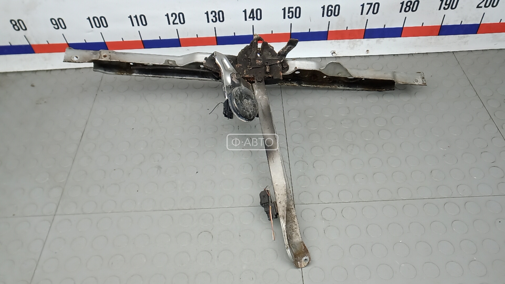 Замок капота