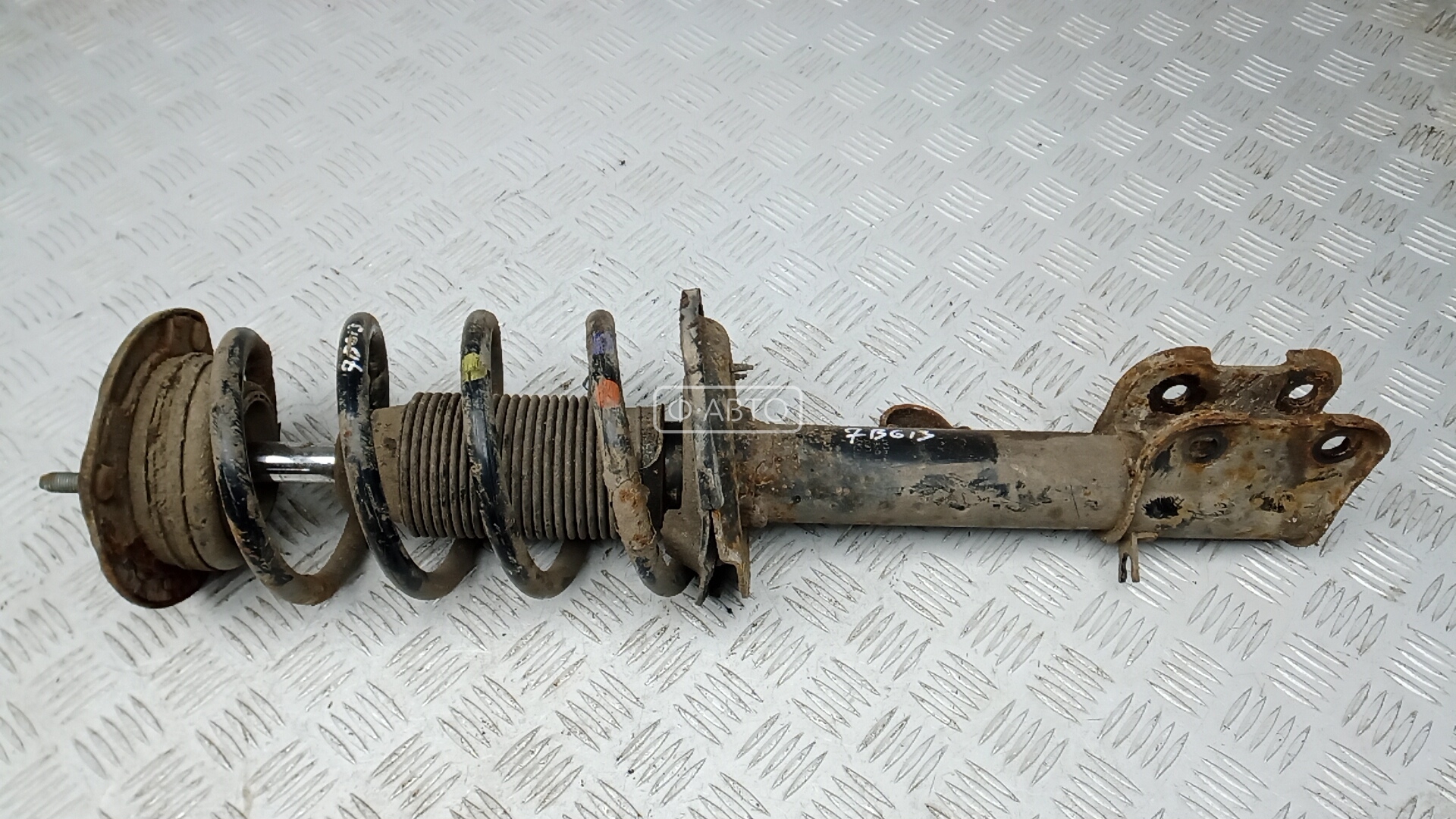 Стойка передняя правая